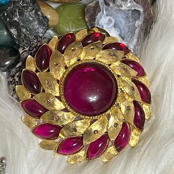 Vintage Jewelry - Large Vintage Magenta Statement Brooch